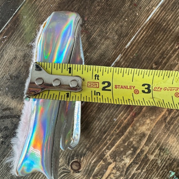 Cute little metallic unicorn purse!NWOT purchased 4 a movie prop but wasn’t used - Picture 4 of 6